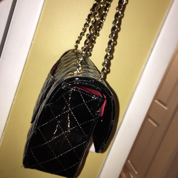 🚫SOLD🚫 NWT Patent Leather Quilted Shoulder Bag - Picture 2 of 7