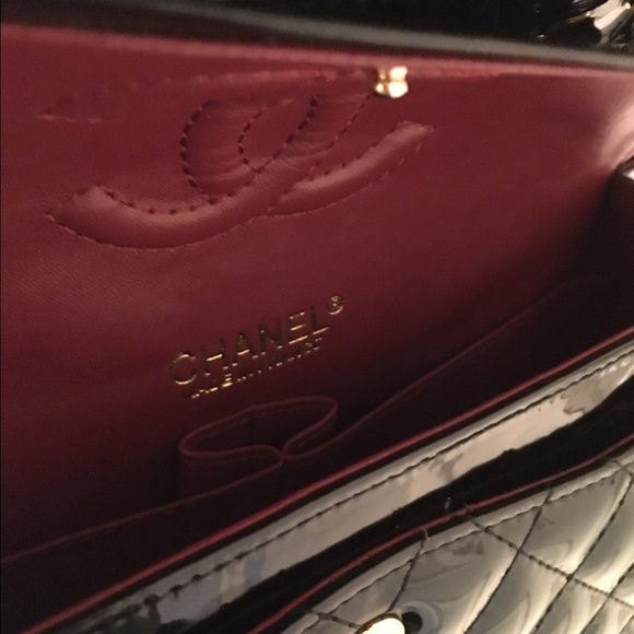 🚫SOLD🚫 NWT Patent Leather Quilted Shoulder Bag - Picture 4 of 7