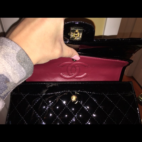 🚫SOLD🚫 NWT Patent Leather Quilted Shoulder Bag - Picture 5 of 7