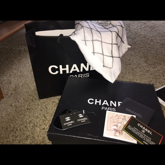 🚫SOLD🚫 NWT Patent Leather Quilted Shoulder Bag - Picture 7 of 7