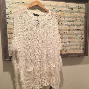 BCBGMAXAZRIA white poncho