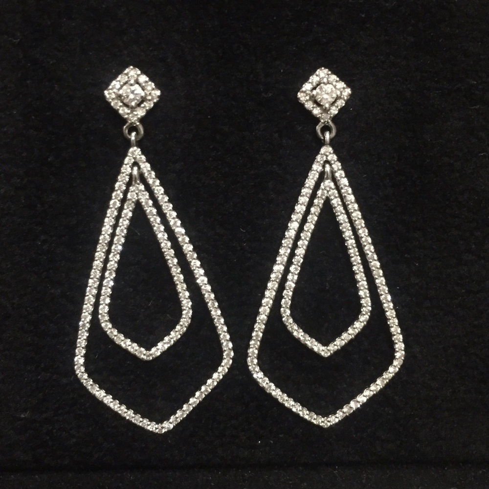 Diamond drop earrings in 14K White Gold 3 ct. t.w.