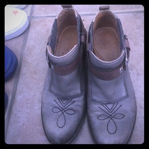 SALE!! Naya leather booties EUC size 7