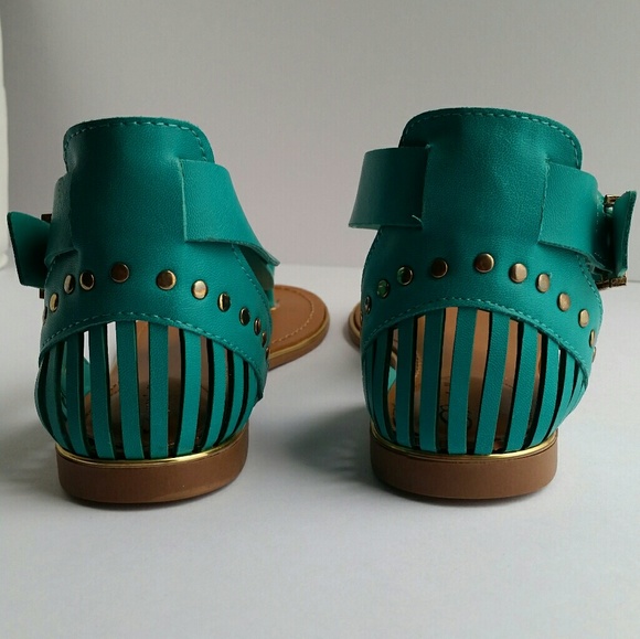 ๐ BRECKELLES JOVIE SANDALS - Picture 2 of 4