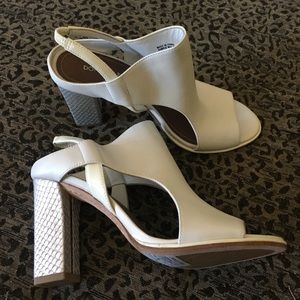 Donald J Pliner size 6 White leather heels