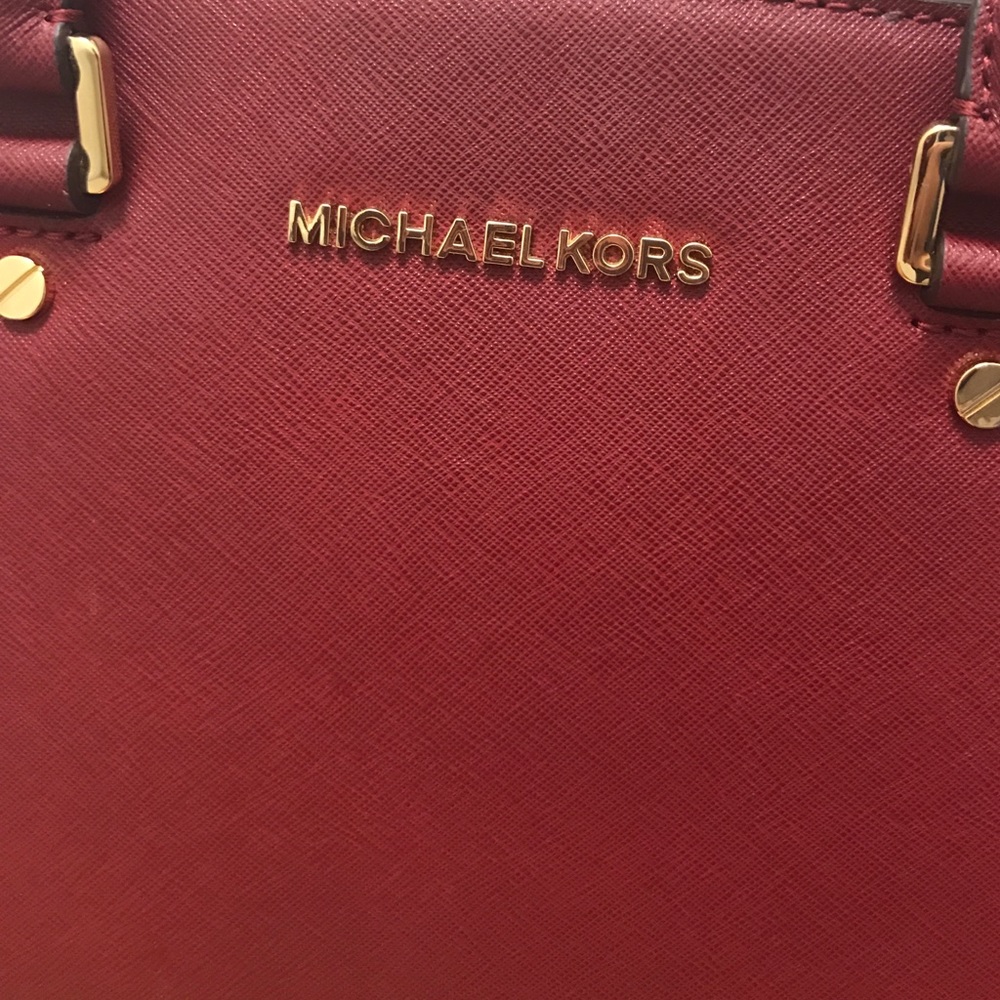 Meet your Posher, Glo