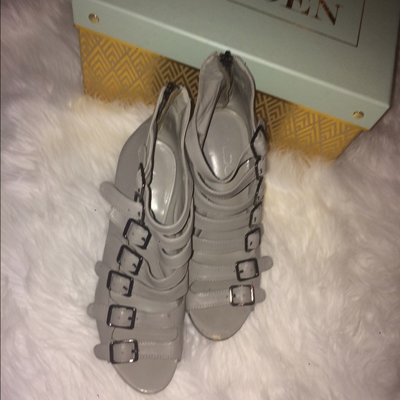 ‼️SALE‼️Aldo Side Buckle Strap Block Heels Sz 8 - Picture 2 of 5