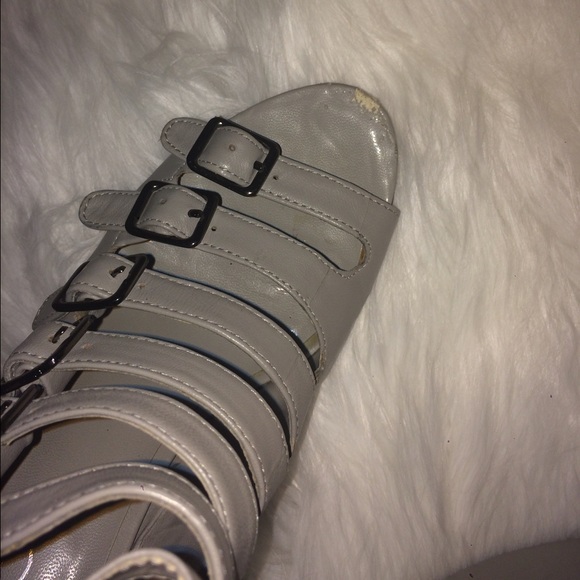 ‼️SALE‼️Aldo Side Buckle Strap Block Heels Sz 8 - Picture 5 of 5