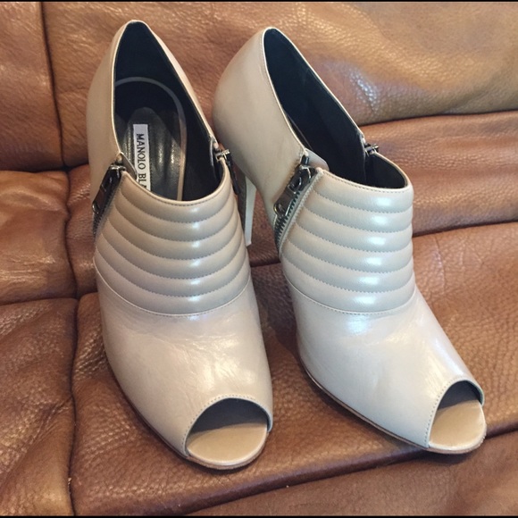 Manolo Blahnik Shoes - Manolo Blahnik leather heels