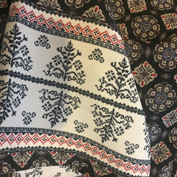 FINAL PRICE Large Printed Bell Sleeve Shift Dress - Picture 4 of 8