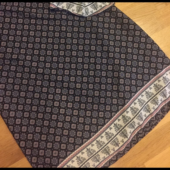 FINAL PRICE Large Printed Bell Sleeve Shift Dress - Picture 7 of 8