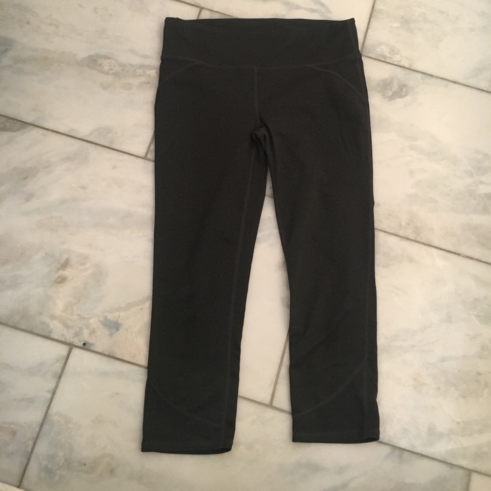 Fabletics charcoal capris