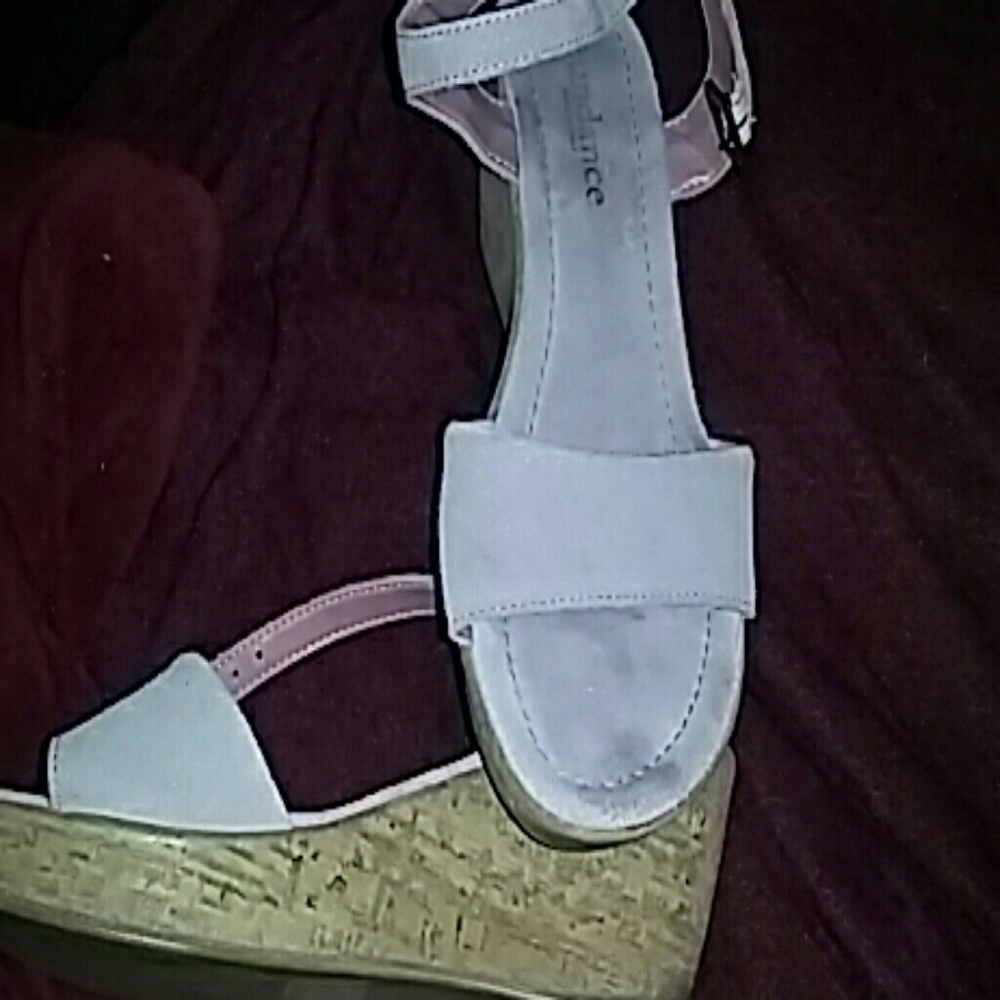 Very light lavender suede Sundance sandals wedge h