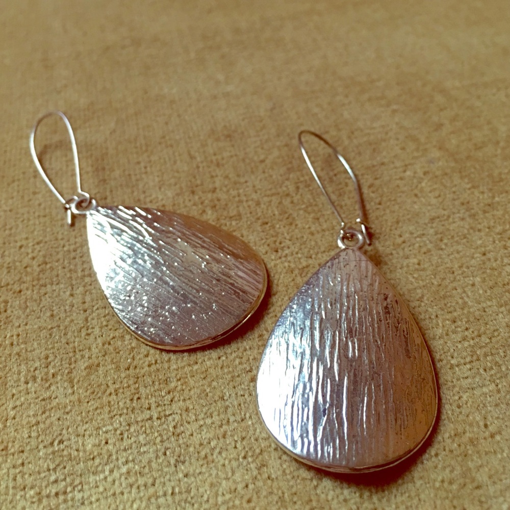 Gold plate tear drop earrings