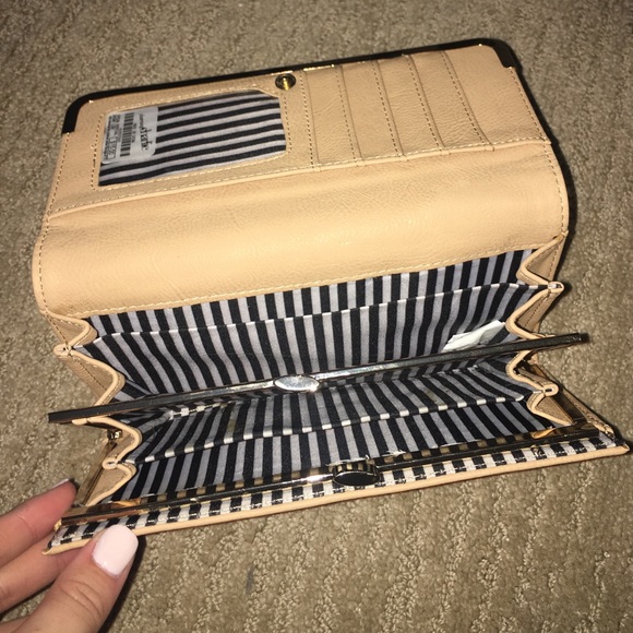 Tan Wallet - Picture 4 of 4