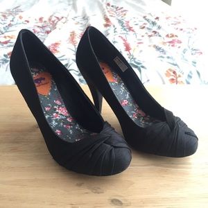 Rocket Dog | Black Pleated Knot Heels