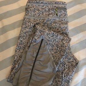 Lululemon 🍋 Grey Floral Running Crops