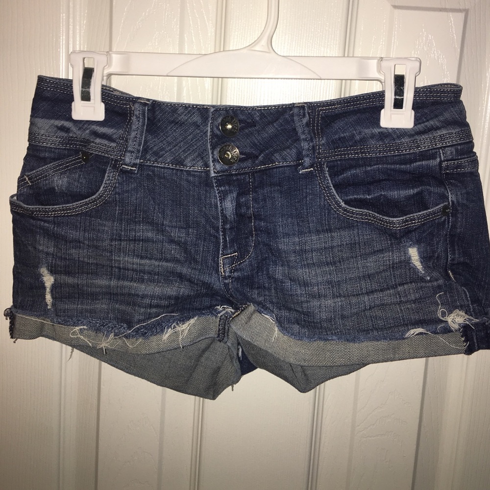 Frayed Jeans Short Shorts 💙