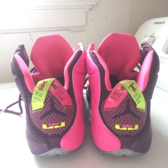 Lebrons Nike shoes mens 10.5 - Picture 2 of 3