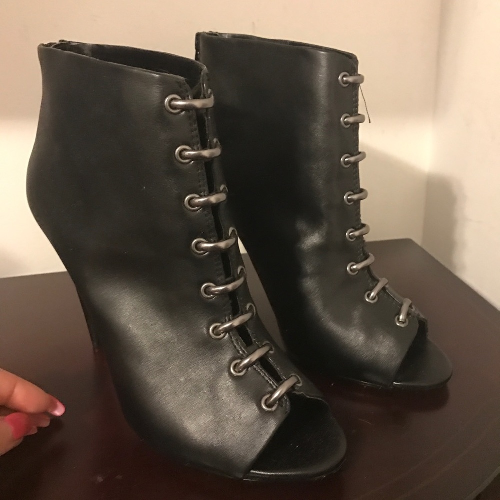 Really cute booties! - Picture 2 of 5