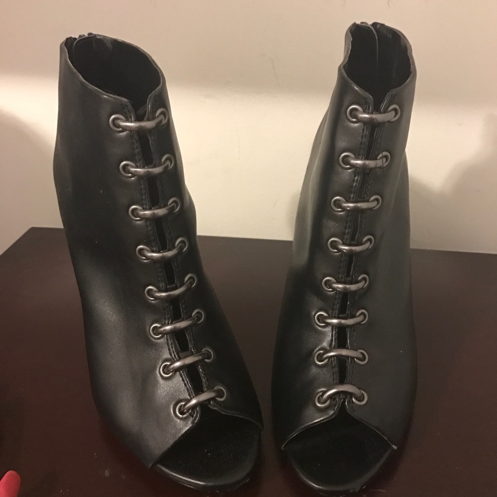 Really cute booties! - Picture 3 of 5