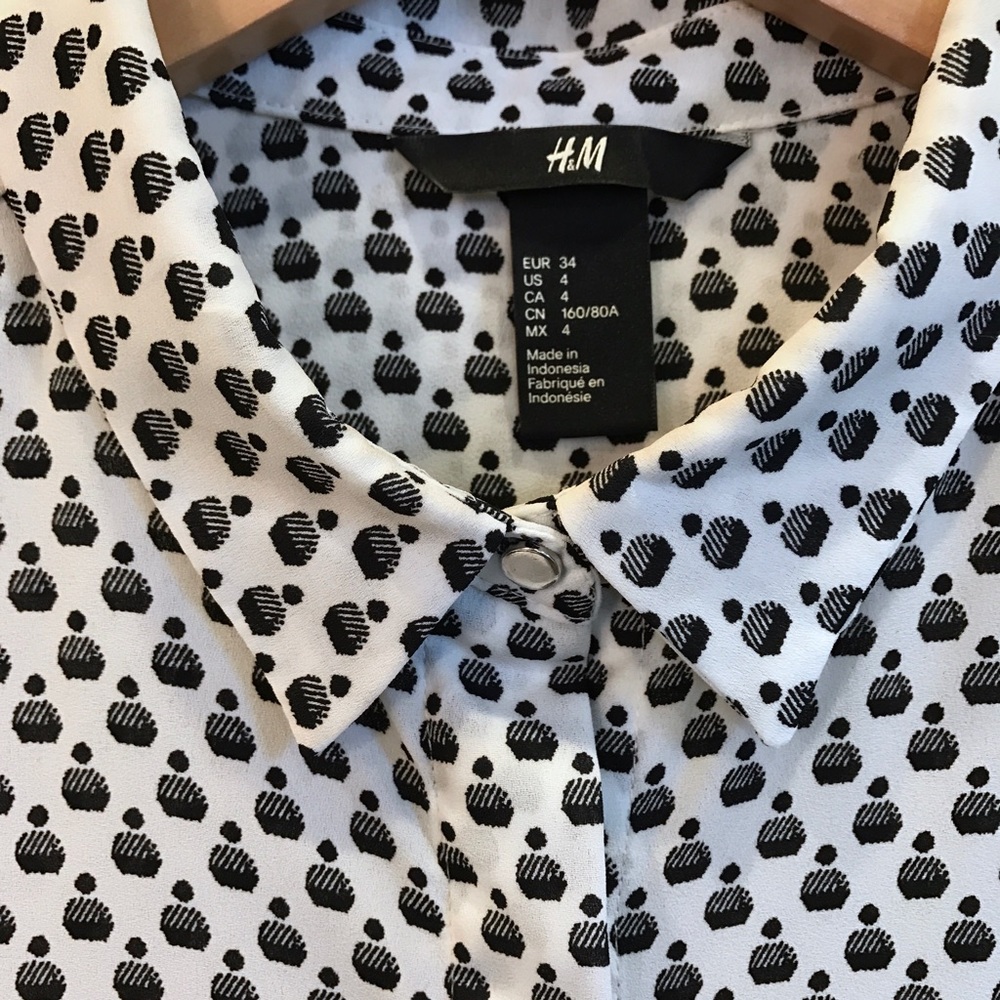 H&M black and white pattern blouse