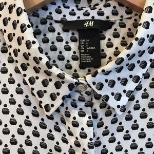 H&M black and white pattern blouse