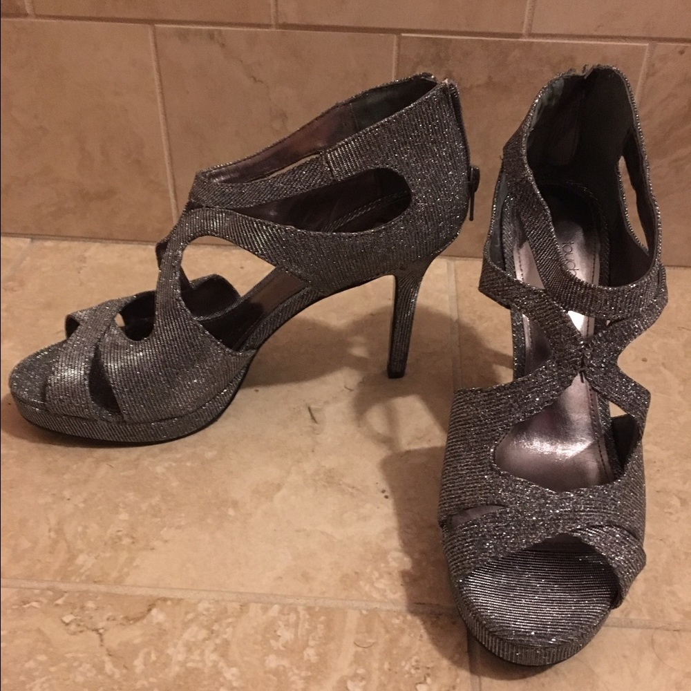 Touch of Nina Black/Silver Heels