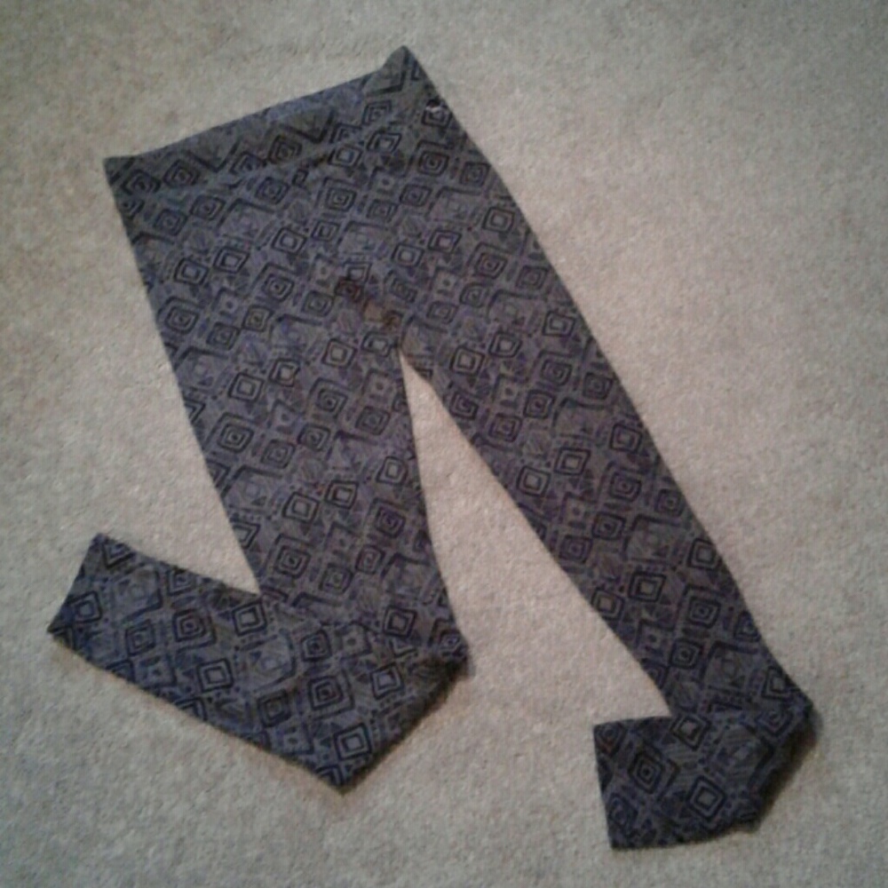 VS PINK Tribal Design Leggings