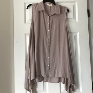 Umgee sleeveless grey button down shirt L