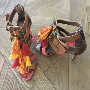 Donald J Pliner size 6 brown leather tassel heels