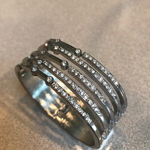 💥💥Beautiful Wide Band Snap On Cuff Bracelet $8.