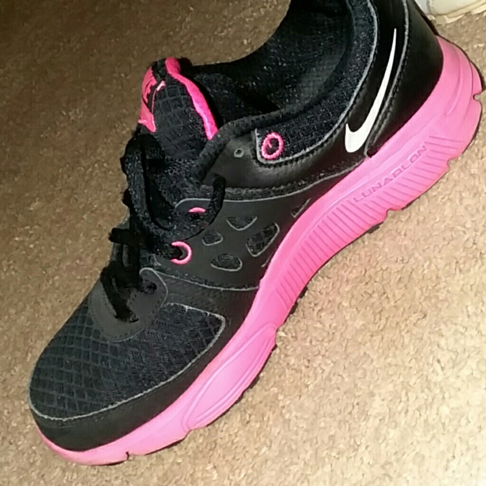 Nike - Picture 2 of 4