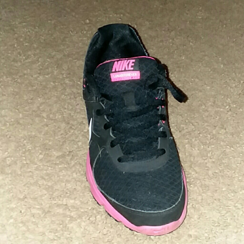 Nike - Picture 3 of 4
