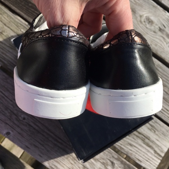 Luichiny Silver Reptile Print Loafers! NEW! - Picture 3 of 5