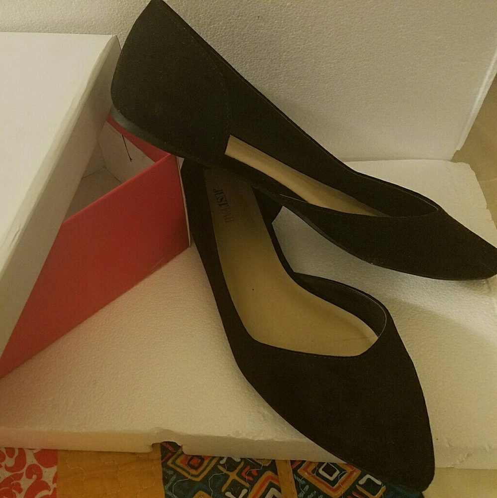 JustFab Black Pointed Flats - size 10