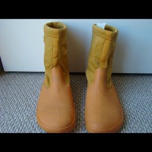 Camper rain boots