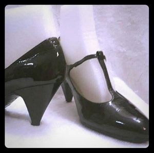 me Too Patent Leather T-strap Pump