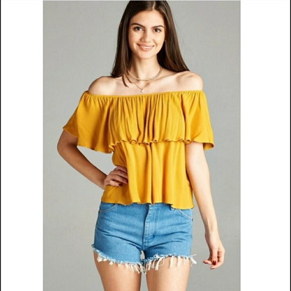 NWT Off The Shoulder Top - Picture 2 of 4