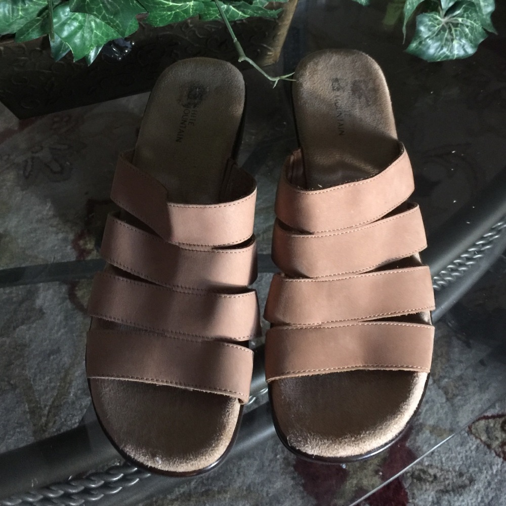 White Mountain size 11  great condition
