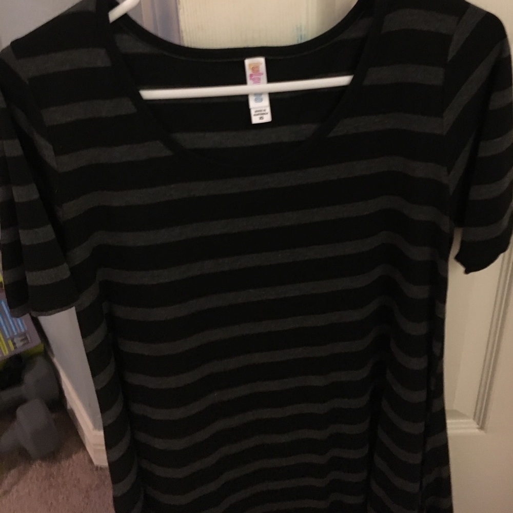 Xs lularoe perfect tee