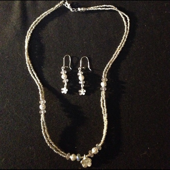 Necklace and earrings - Picture 1 of 2