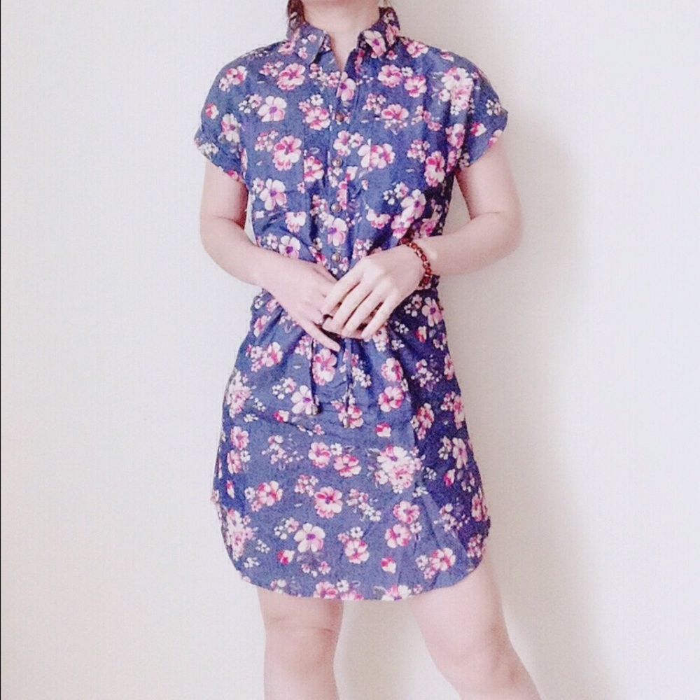 5⭐️Floral Denim mini dress - Picture 2 of 4