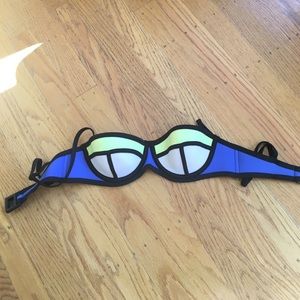 Authentic triangl top