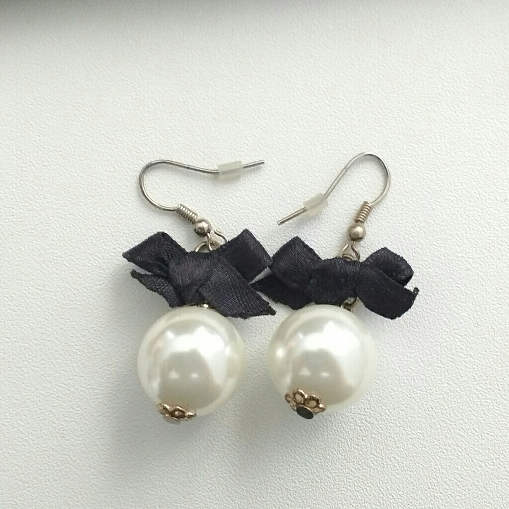 Bow with Pearl earrings