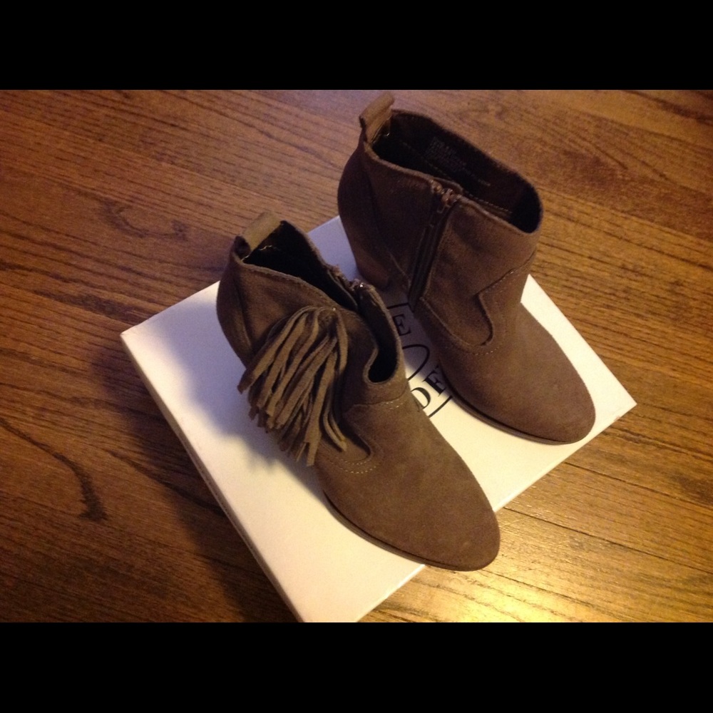 Steve Madden suede booties-NWT!!!