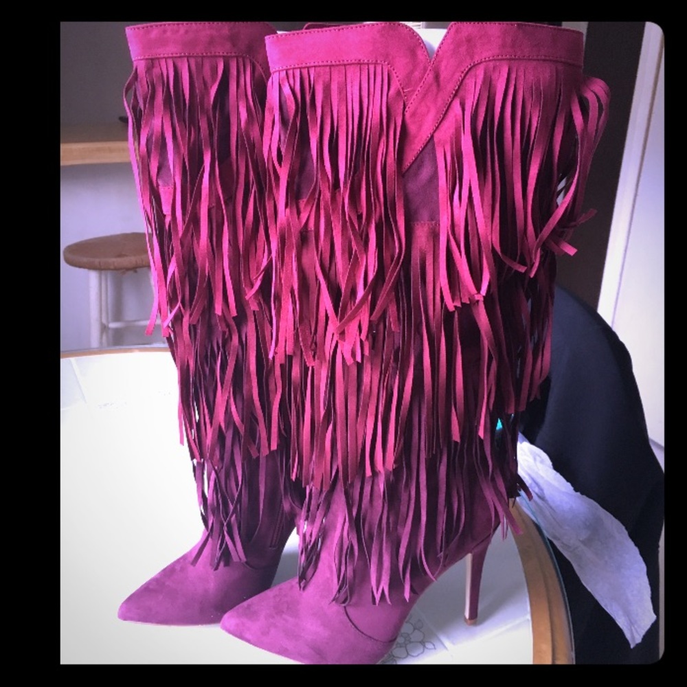 Beautiful ombré fringe boots !