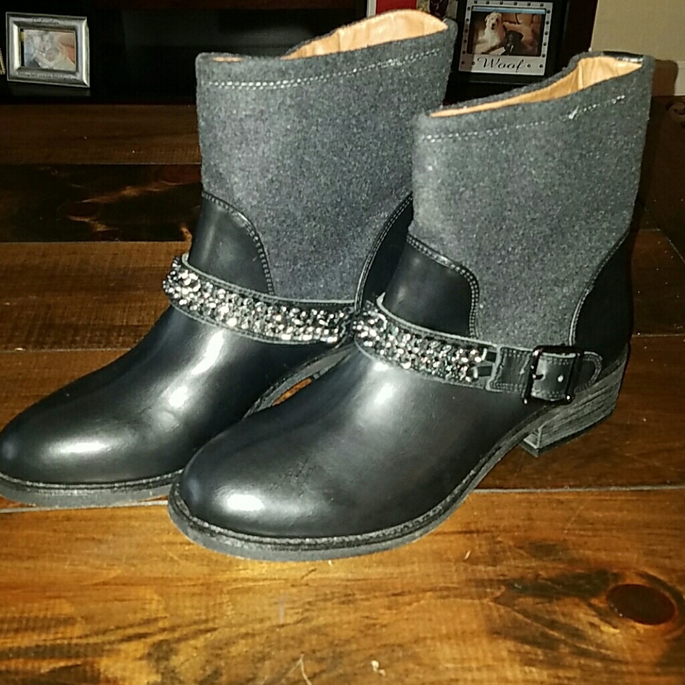 NEVER WORN Loft Booties!