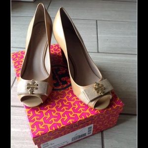 Tory burch Sedgewick open toe wedge brown tan 9