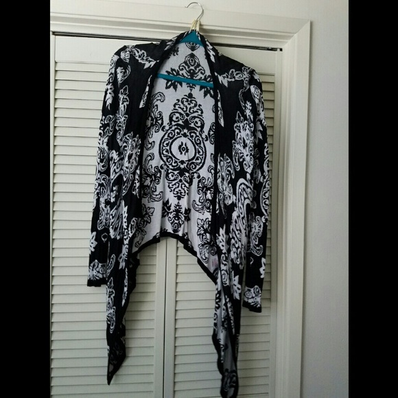 Black and white Tribal cardigan - Picture 2 of 3